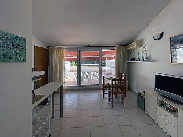 1 bedroom flat near the beach