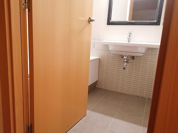 Es lloga pis a Casernes, al costat del Wellnes