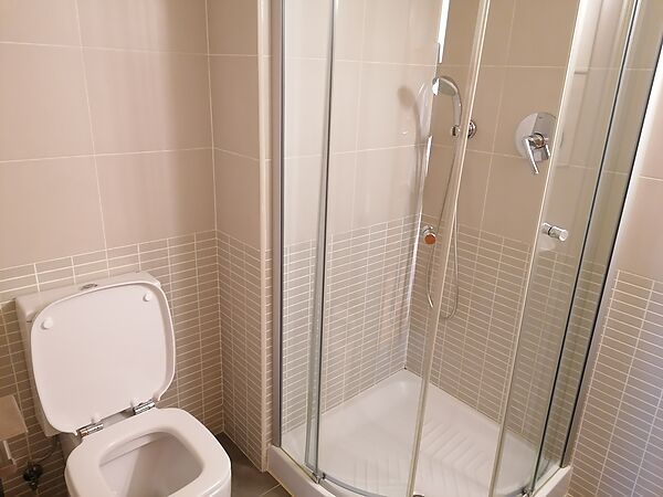 Es lloga pis a Casernes, al costat del Wellnes