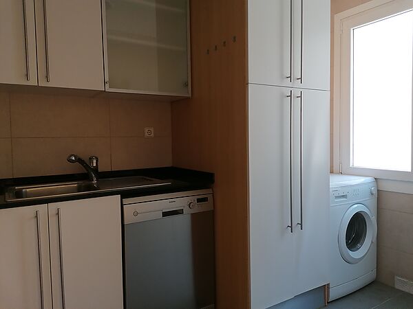 Es lloga pis a Casernes, al costat del Wellnes