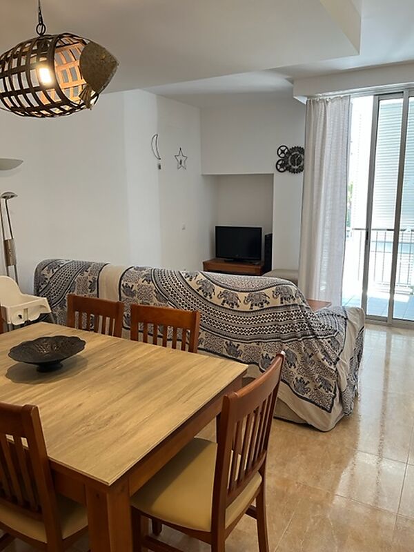Duplex amb vistes davant del parc infantil de Colera