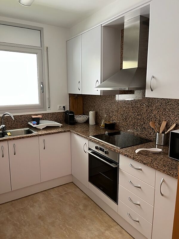 Duplex amb vistes davant del parc infantil de Colera