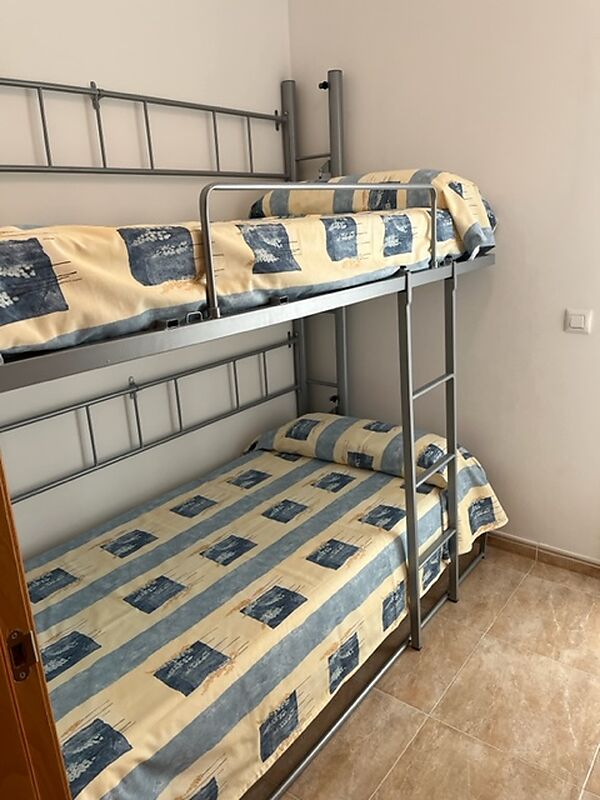 Duplex amb vistes davant del parc infantil de Colera