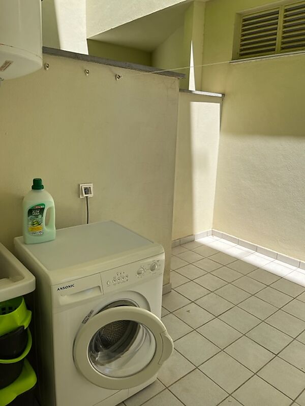 Duplex amb vistes davant del parc infantil de Colera