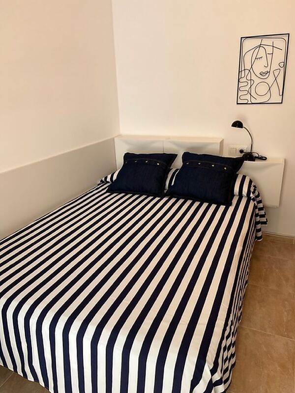 Duplex amb vistes davant del parc infantil de Colera