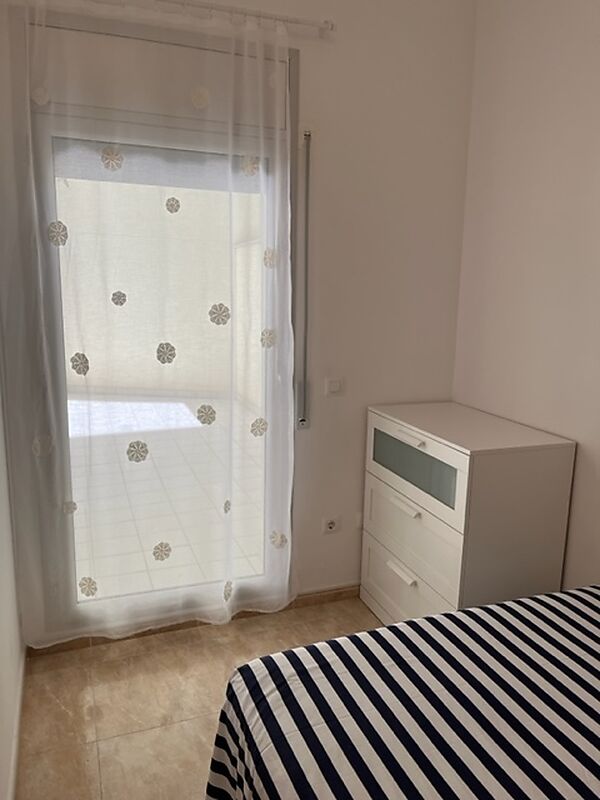 Duplex amb vistes davant del parc infantil de Colera