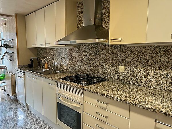 Se alquila dúplex en Parc Migdia