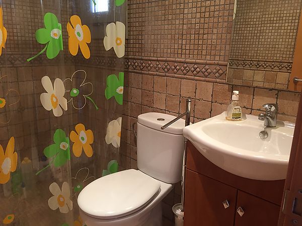Magnífica casa unifamiliar de tres plantes amb vistes àmplies.