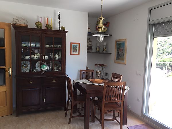Magnífica casa unifamiliar de tres plantes amb vistes àmplies.