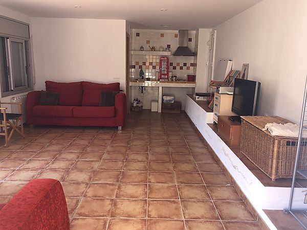 Magnífica casa unifamiliar de tres plantes amb vistes àmplies.
