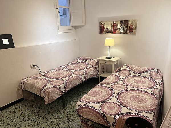 2 bedroom apartment very close to the beach
