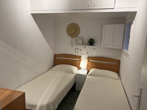 2 bedroom apartment very close to the beach