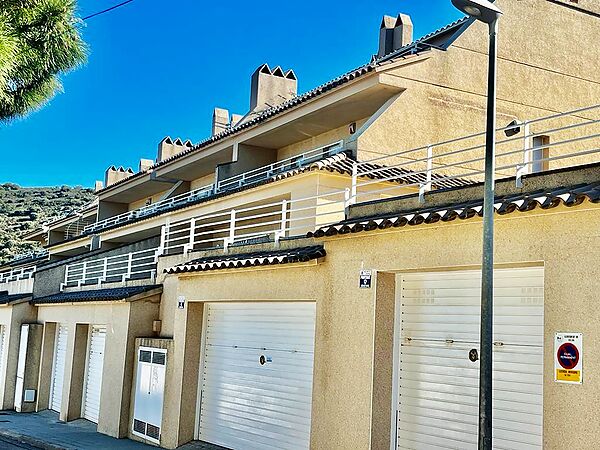 Ground floor in La Geneta with gardin and sea views