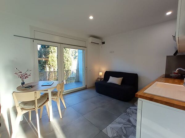 Apartament reformat d'una habitació amb terrassa