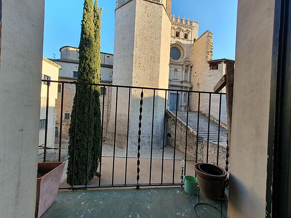 Es lloga pis al Barri Vell, moblat. LLOGUER TEMPORAL