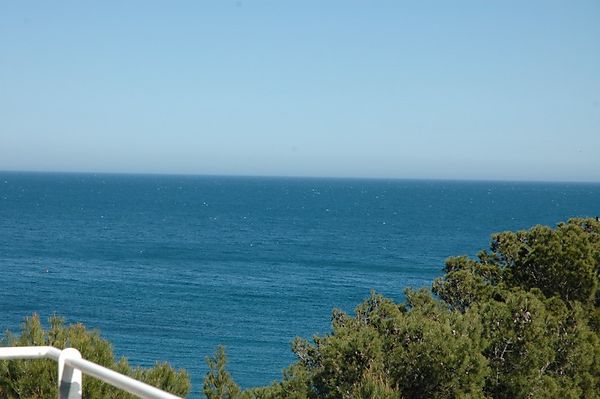 Rez-de-chaussée placé a la Geneta avec vue sur mer et jardin