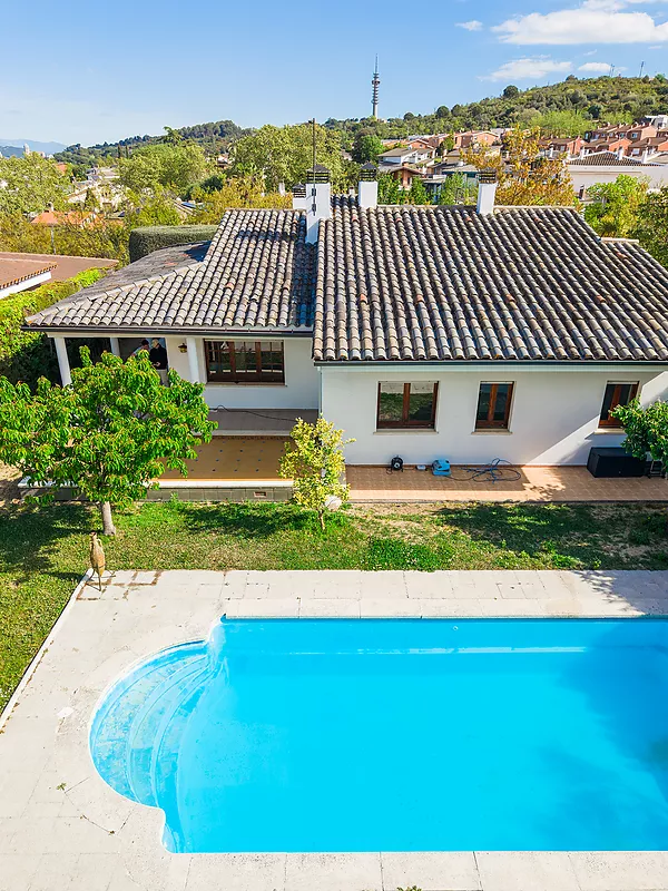Exclusive house with garden and swimming pool in Puigvistós