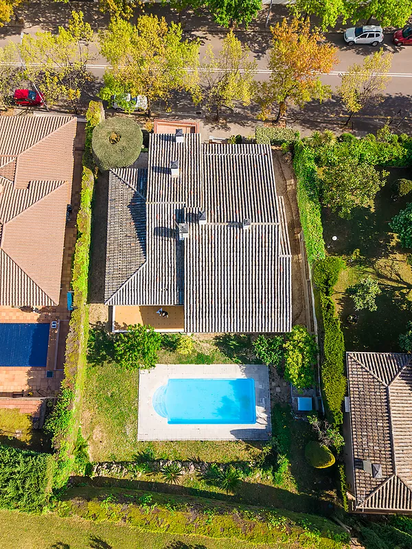Exclusive house with garden and swimming pool in Puigvistós