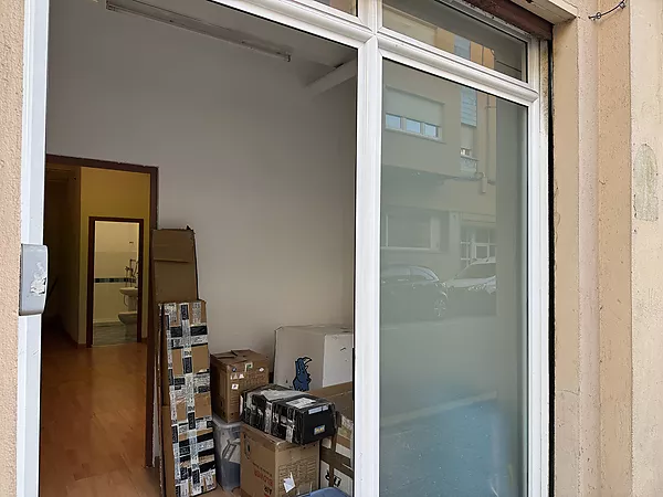 Conjunt de locals comercials en perfecte estat i amb rendibilitat immediata