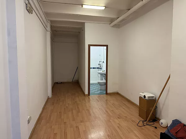 Conjunt de locals comercials en perfecte estat i amb rendibilitat immediata