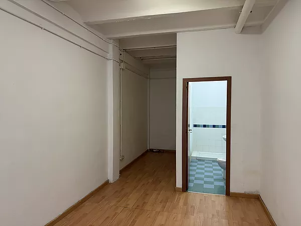 Conjunt de locals comercials en perfecte estat i amb rendibilitat immediata