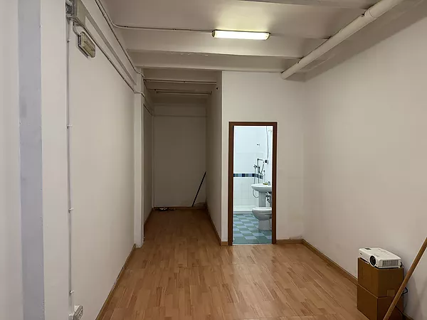 Conjunt de locals comercials en perfecte estat i amb rendibilitat immediata