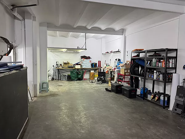 Conjunt de locals comercials en perfecte estat i amb rendibilitat immediata
