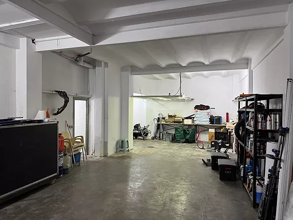 Conjunt de locals comercials en perfecte estat i amb rendibilitat immediata