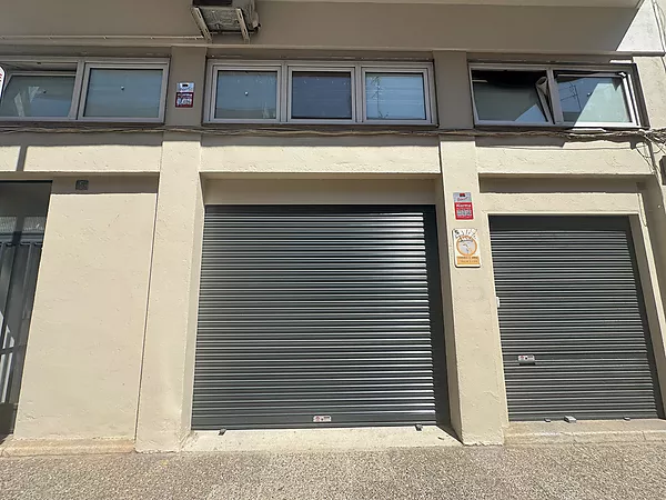 Conjunt de locals comercials en perfecte estat i amb rendibilitat immediata