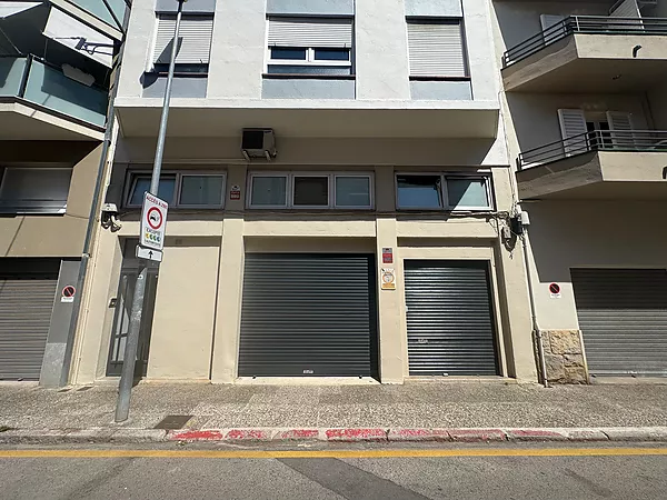 Conjunt de locals comercials en perfecte estat i amb rendibilitat immediata