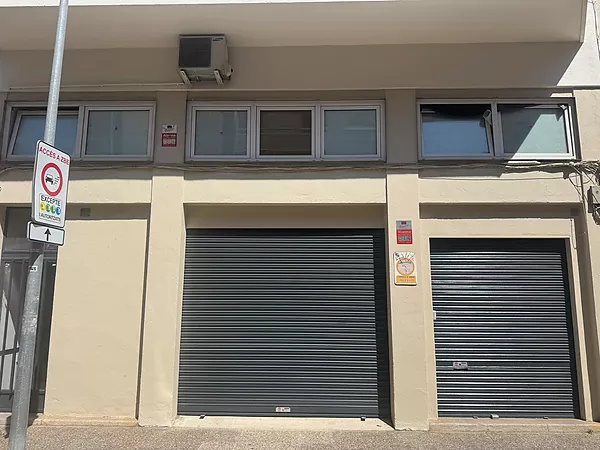 Conjunt de locals comercials en perfecte estat i amb rendibilitat immediata