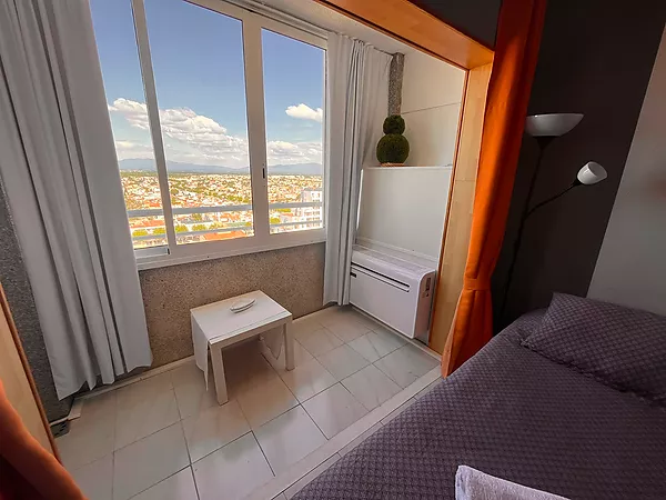 Vistes espectaculars i llicència turística a peus de la platja d'Empuriabrava