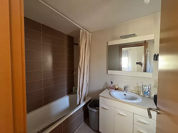 Apartment with exit and parking