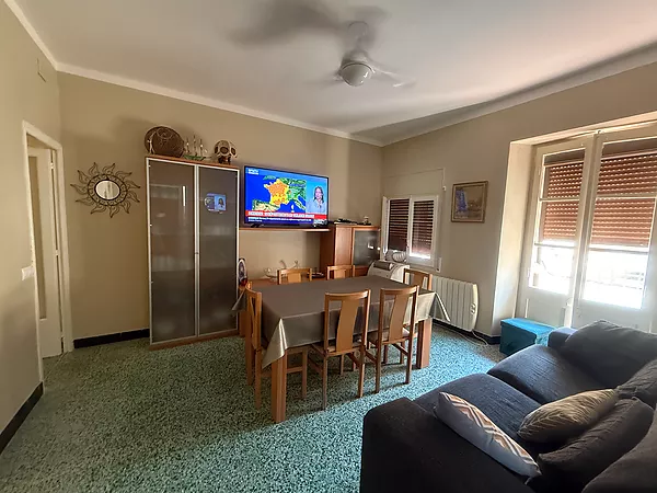 Appartement confortable de 3 chambres avec terrasse privée à Colera
