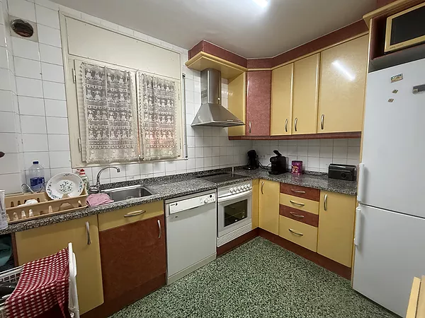 Appartement confortable de 3 chambres avec terrasse privée à Colera