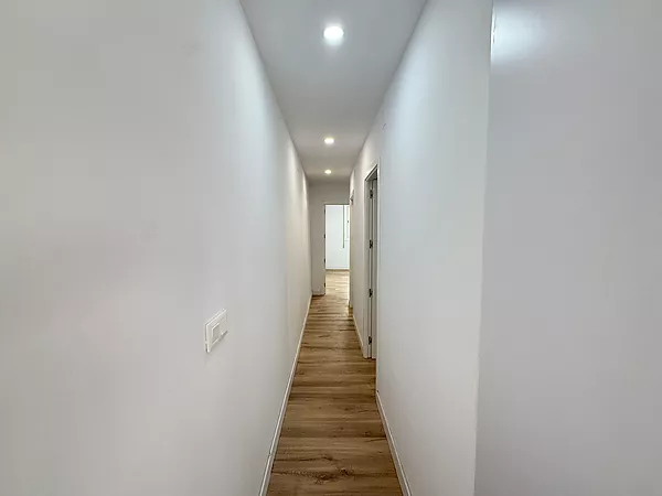 Exclusiva planta baja con salida a estrenar en el centro de Colera