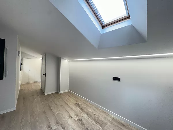 Exclusif penthouse en duplex dans un immeuble neuf du centre historique de Figueres.