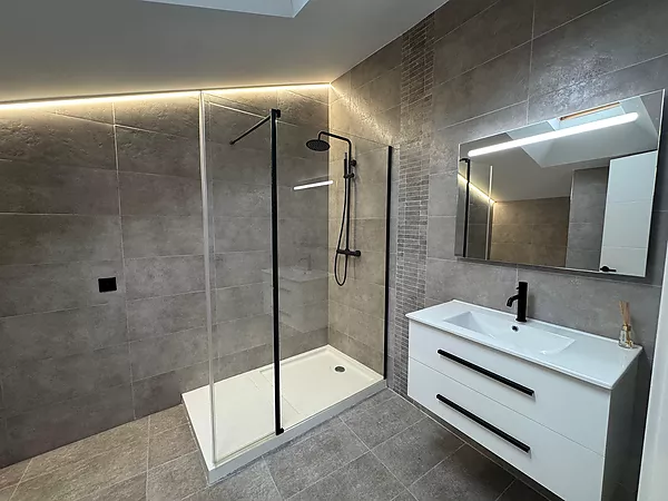 Exclusif penthouse en duplex dans un immeuble neuf du centre historique de Figueres.