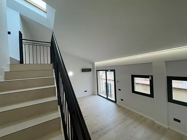 Exclusif penthouse en duplex dans un immeuble neuf du centre historique de Figueres.