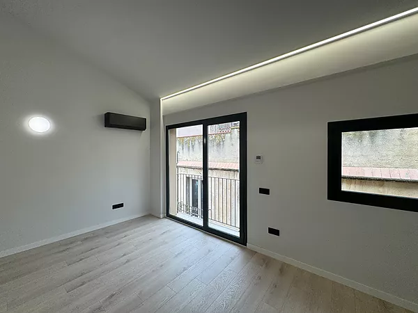 Exclusif penthouse en duplex dans un immeuble neuf du centre historique de Figueres.