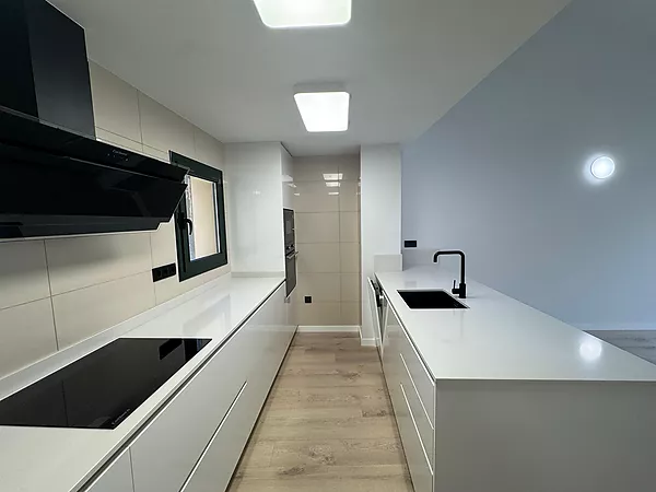 Exclusif penthouse en duplex dans un immeuble neuf du centre historique de Figueres.