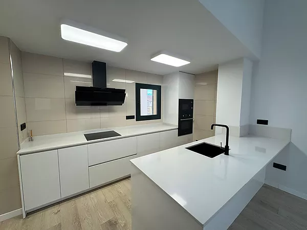 Exclusif penthouse en duplex dans un immeuble neuf du centre historique de Figueres.