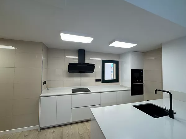 Exclusif penthouse en duplex dans un immeuble neuf du centre historique de Figueres.