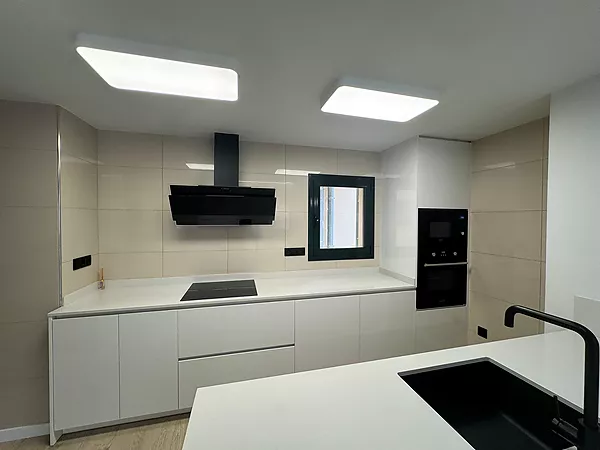 Exclusif penthouse en duplex dans un immeuble neuf du centre historique de Figueres.