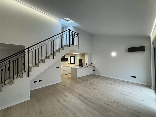 Exclusif penthouse en duplex dans un immeuble neuf du centre historique de Figueres.