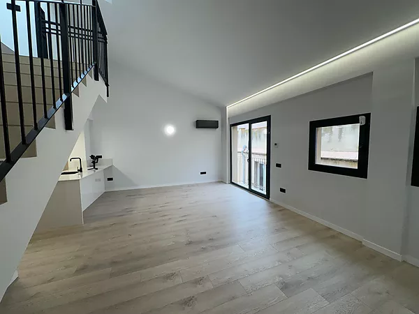 Exclusif penthouse en duplex dans un immeuble neuf du centre historique de Figueres.