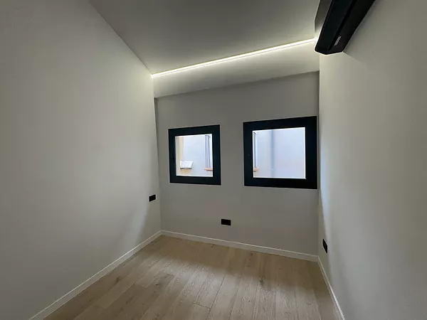 Exclusif penthouse en duplex dans un immeuble neuf du centre historique de Figueres.