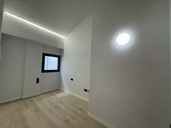 Exclusif penthouse en duplex dans un immeuble neuf du centre historique de Figueres.