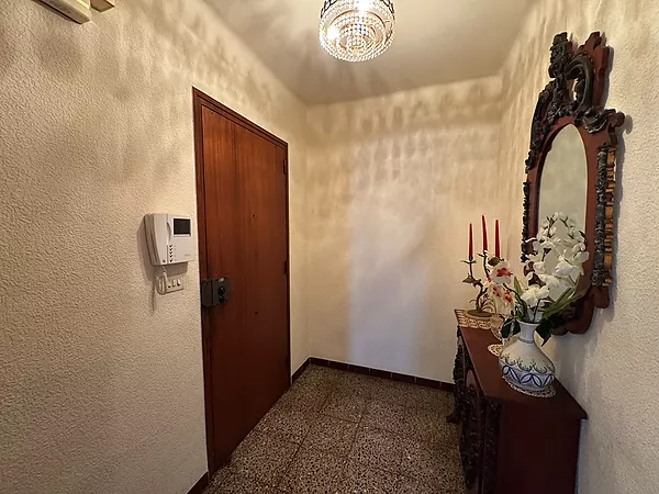 Pis familiar de 4 habitacions amb espectacular terrassa i dues places de pàrquing