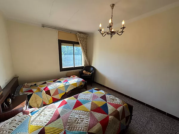 Pis familiar de 4 habitacions amb espectacular terrassa i dues places de pàrquing